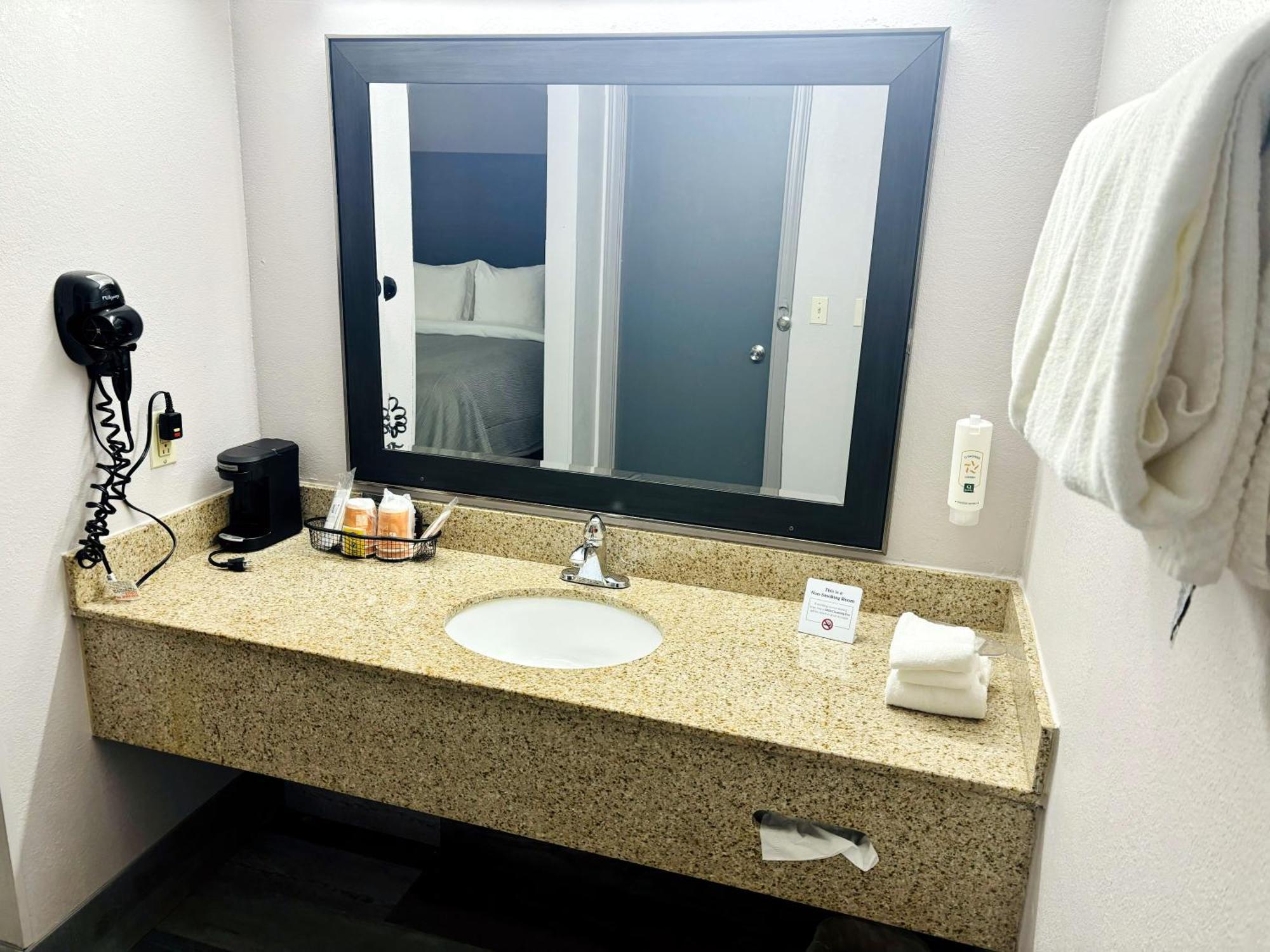 Quality Inn Raynham - Taunton Exterior photo