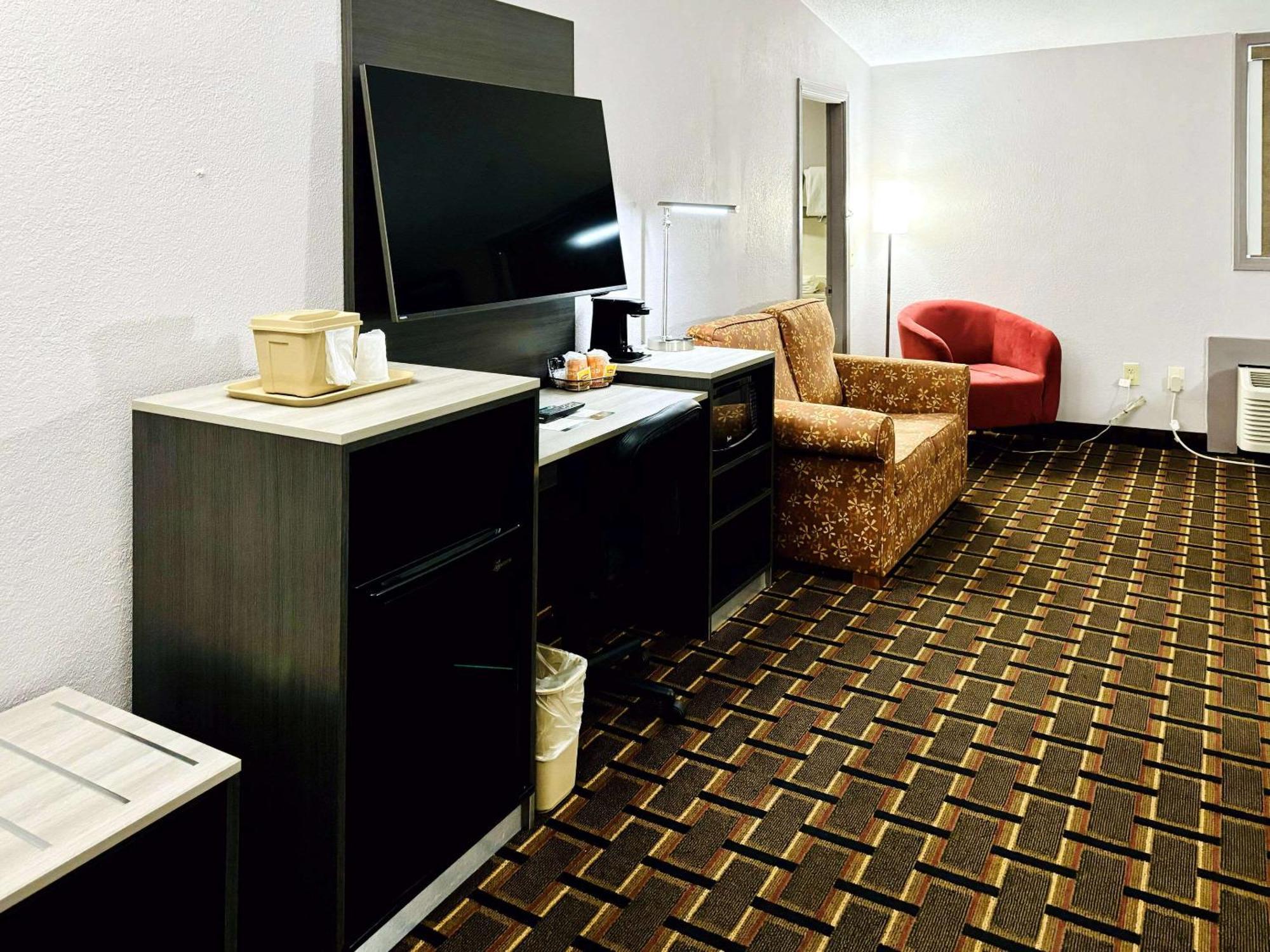 Quality Inn Raynham - Taunton Exterior photo
